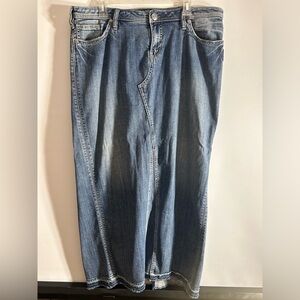 SILVER JEANS ADELE DESIGNED IN CANADA MEDIUM WASH ZIP PATTERN SKIRT WOMEN’S W33